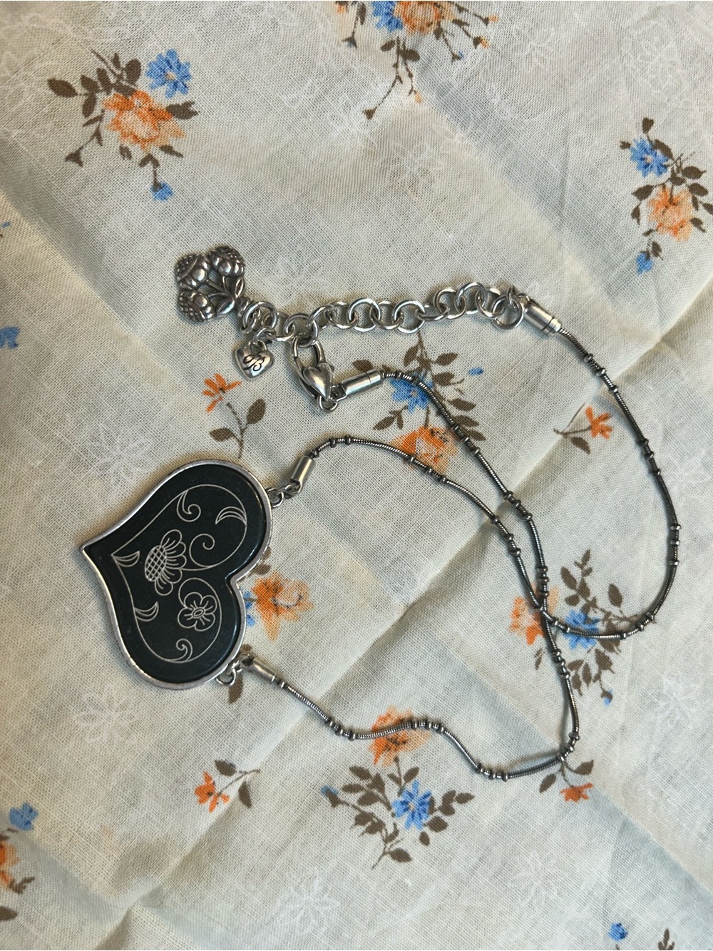 Vintage silver tone chain black enamel Brighton heart pendant necklace - Picture 2 of 2